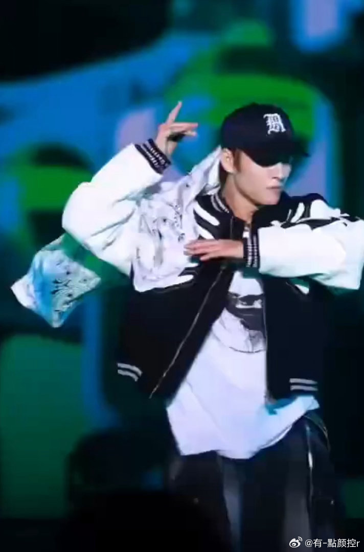 内娱也有自己的SM纯元第一次在内娱看见韩娱爱豆的抓镜头 还以为SM出新人了，结果