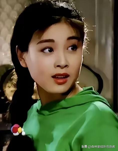 当年，英宁向刚生下女儿不久的妻子赵明明提出离婚，赵明明追问原因，英宁支支吾吾就是