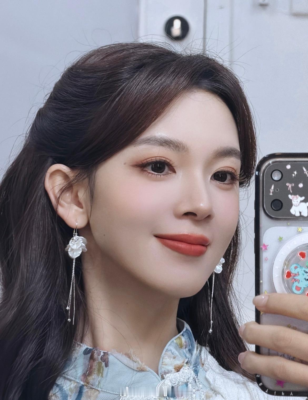 我家那闺女 💌陈瑶李意迟 陈瑶头像又get，敲美！可爱鼠了可爱鼠了​​​