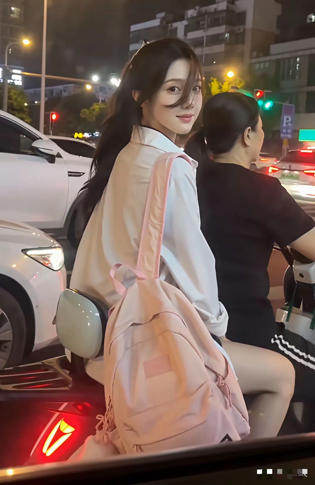 红灯还有15秒，快告诉我怎么搭讪。 