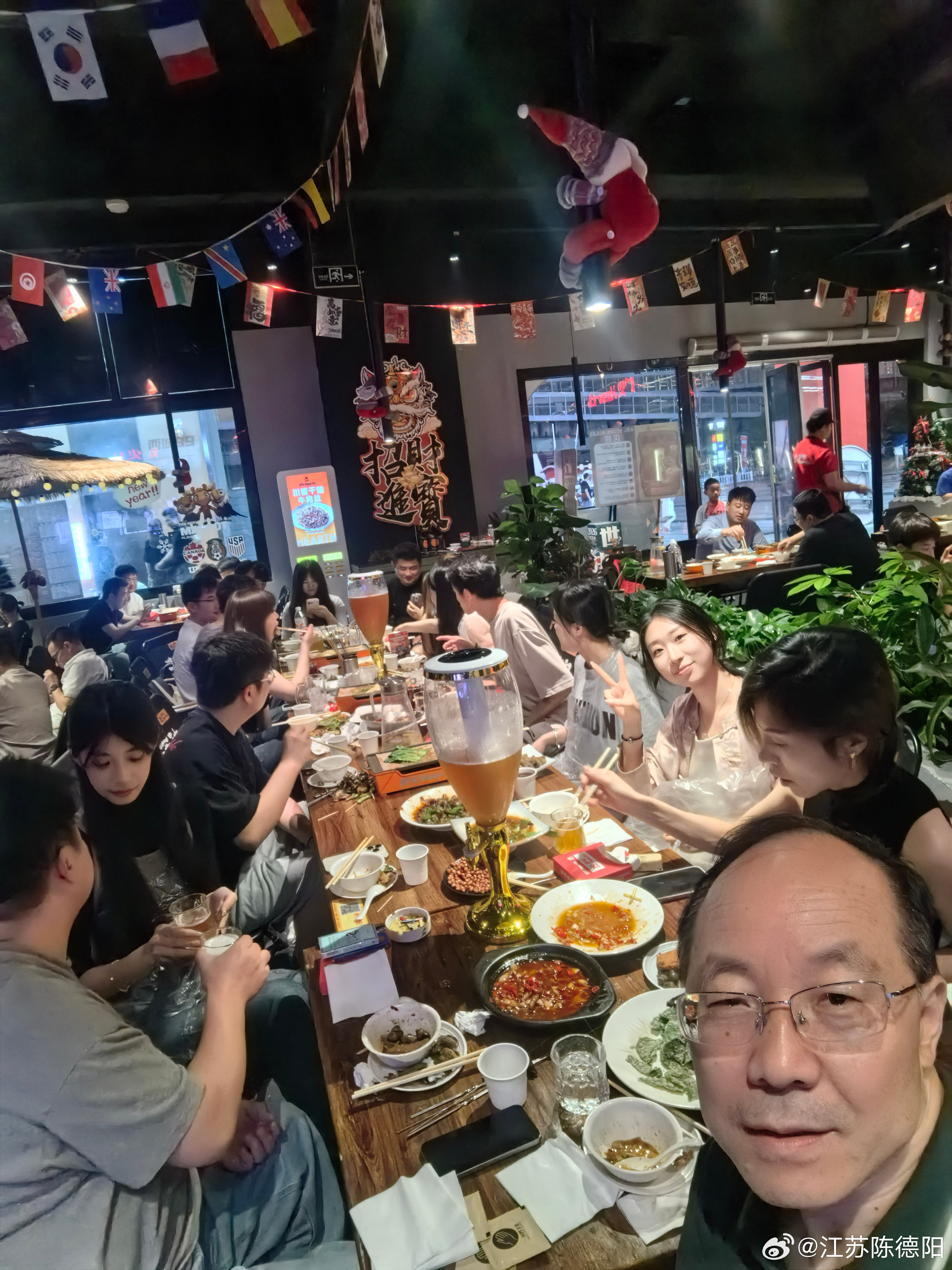 喝酒，是快乐的；和团队一起喝酒，是更快乐的；和团队一起喝庆功酒，是最快乐的！ 苏