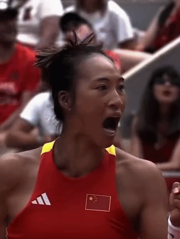 郑钦文奥运网球女子单打夺冠，
为什么能赢？
21岁的郑钦文一脸坚韧，沉稳，对手维