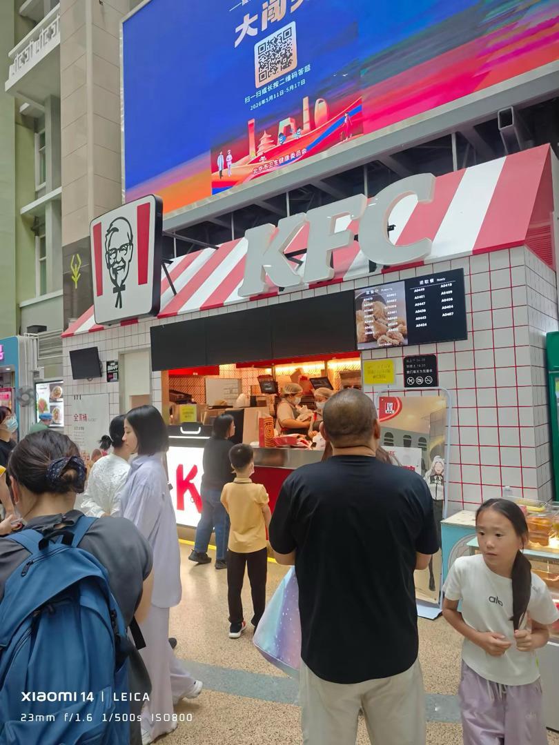KFC开进儿童医院，完全是人才，儿童食欲不振专家门诊，周四还有专家号