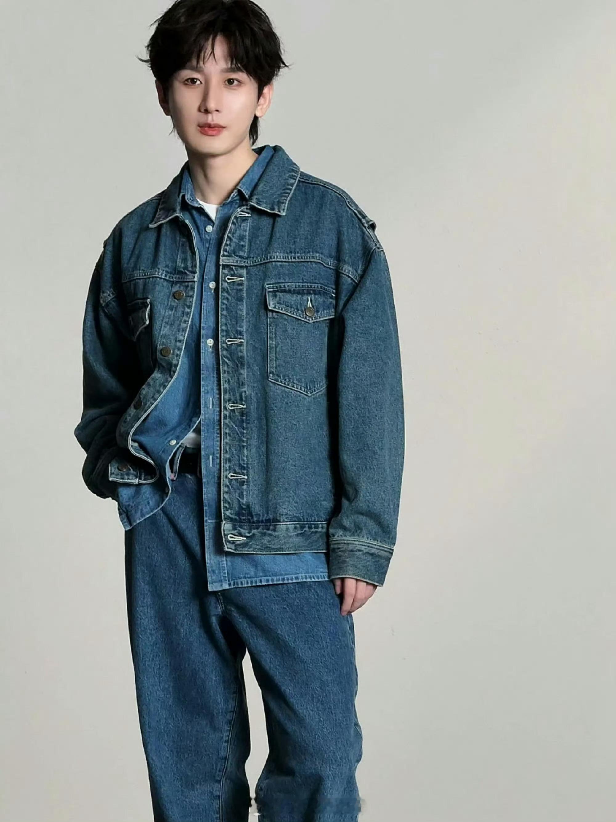 成毅牛仔lookall牛仔look帅的嘞！妥妥男大气息[哇]求多发live图，好