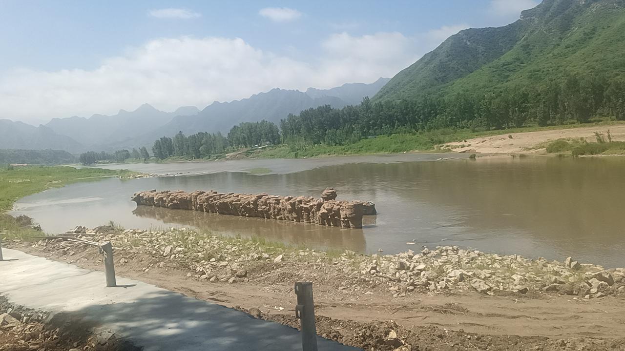 又到夏季了，每天午睡很重要。午睡怎么睡呢？建议不要吃饱饭就睡，可以先溜达溜达，大