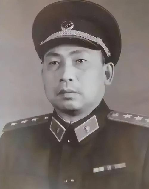 1944年李天佑将军上门见女友家长，竟发现未来岳父是久别的熟人！李天佑刚想敬礼，