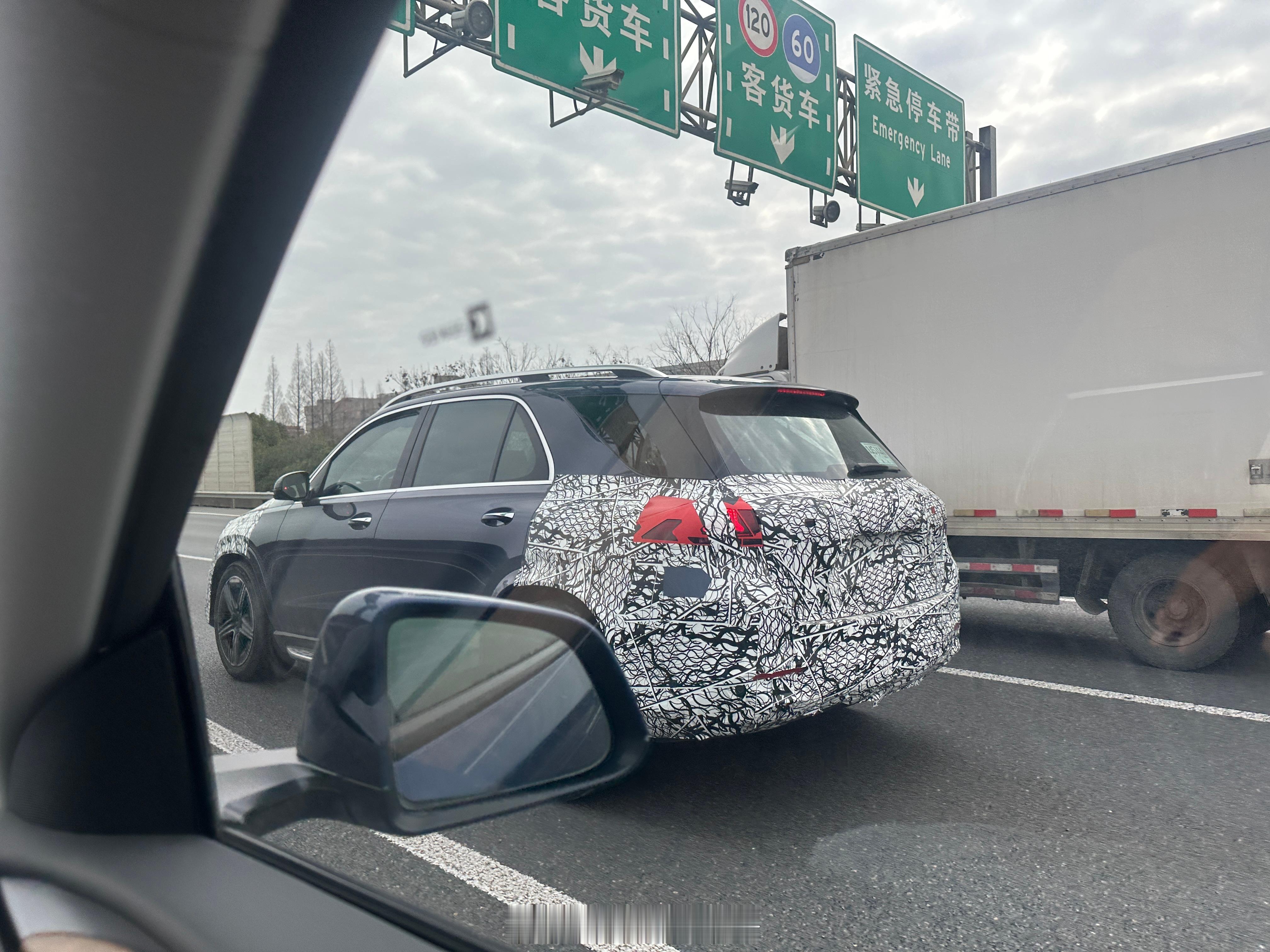 路遇国产奔驰GLE路试车，今年下半年上市 我与汽车的日常奔驰140年跨越140年