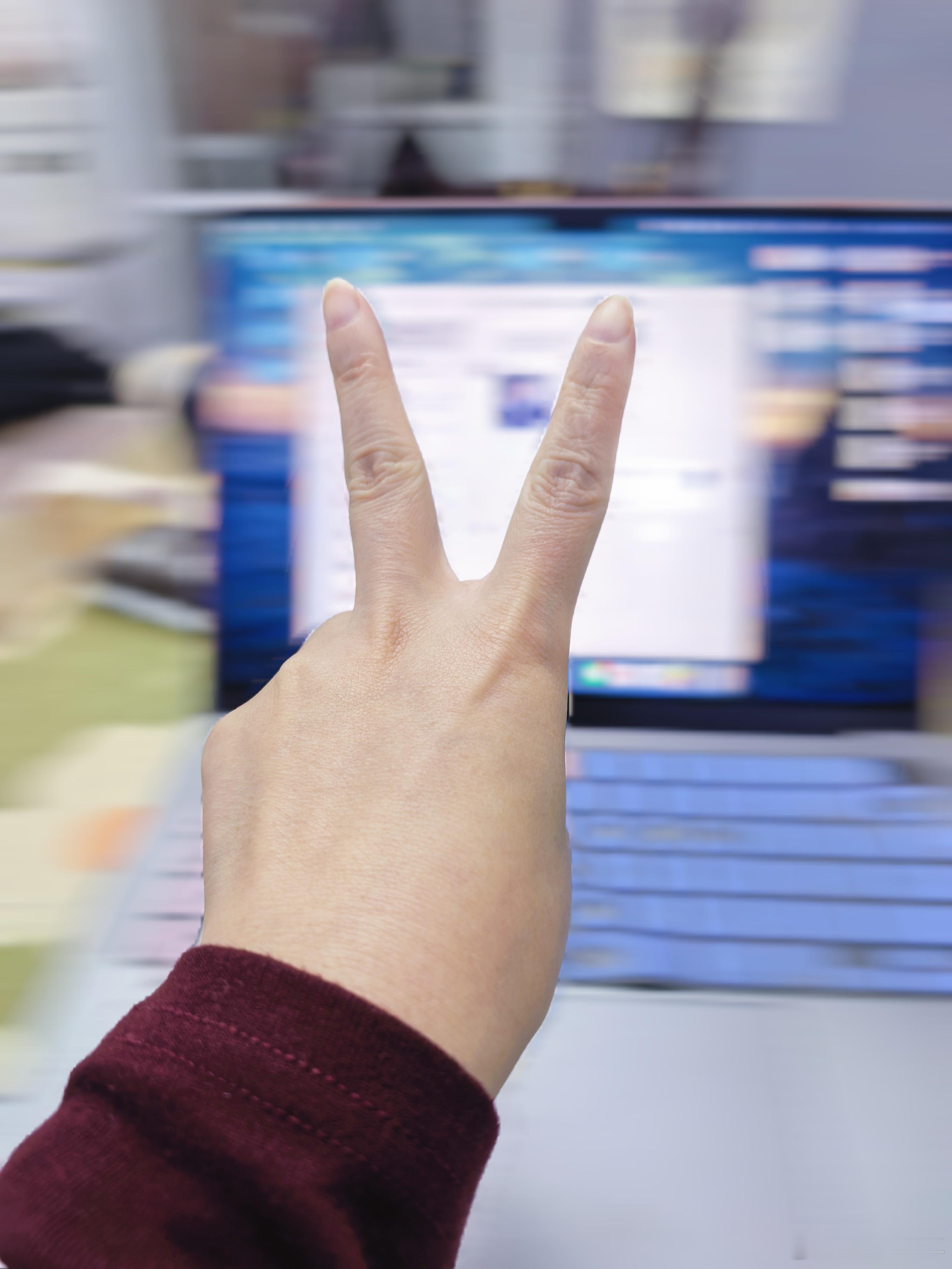 发完脚本了但是还没收拾行李7 点半的飞机我是睡还是不睡了