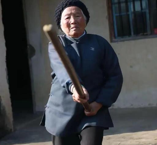 宁海“功夫奶奶“习武94年，单手制服恶霸，98岁高龄仍健步如飞
 
信息来源：钱