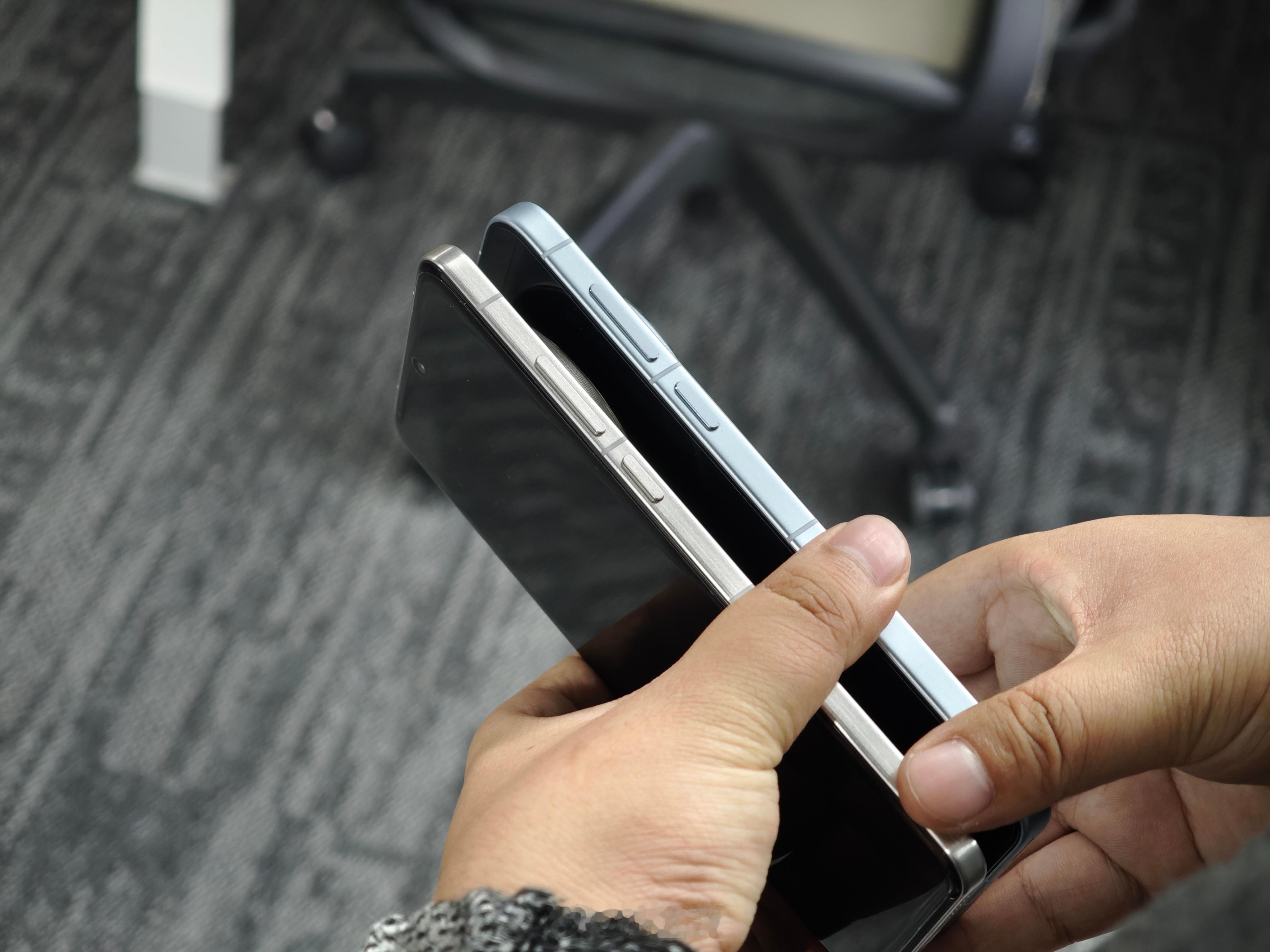 今年vivo X300 Pro的锁屏键和音量键往上移了一点儿手机本体不算小，位置