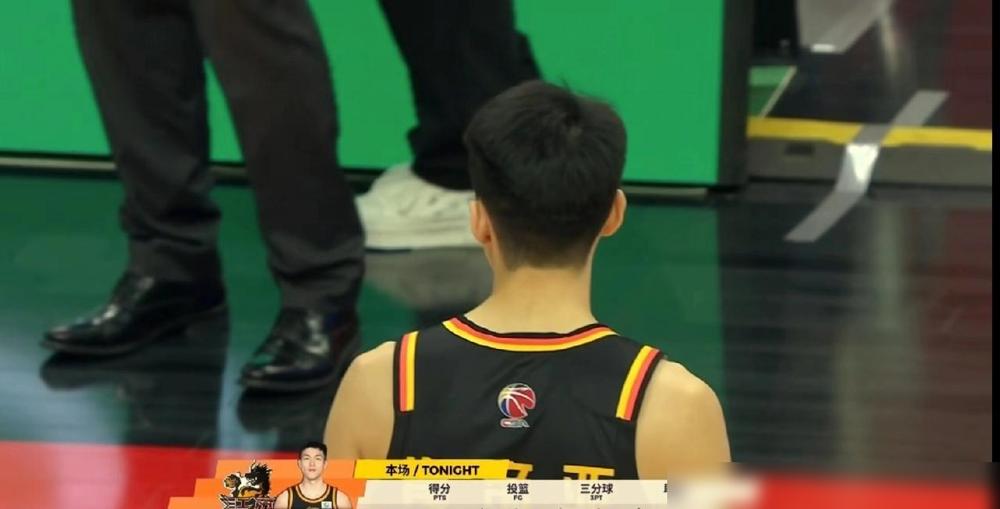 砍24分的被踢，拼防守的却进了。
你是本土得分王，场均砍下24分，正做着为国出