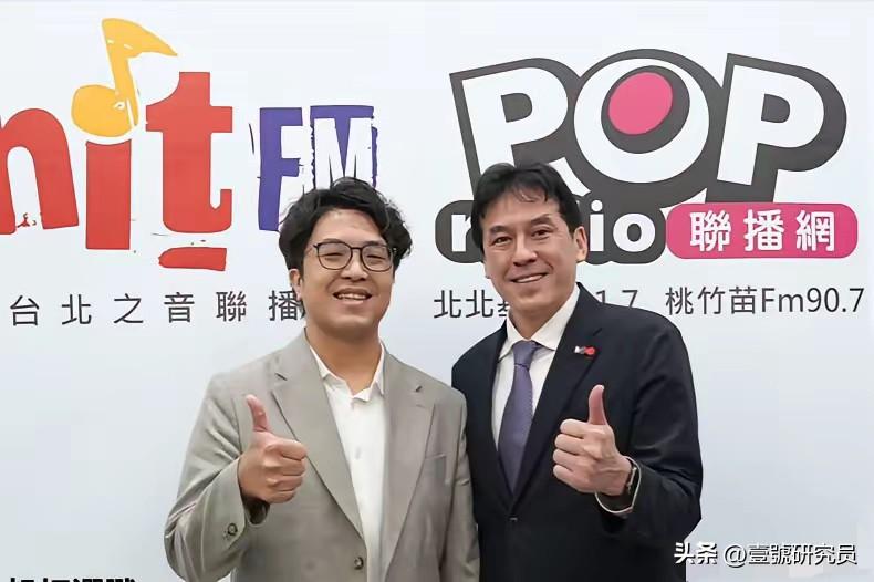 台媒体人黄伟翰今（25日）在社媒叫嚣称，蓝营的问题在于不愿认真了解对手，蓝营把沈