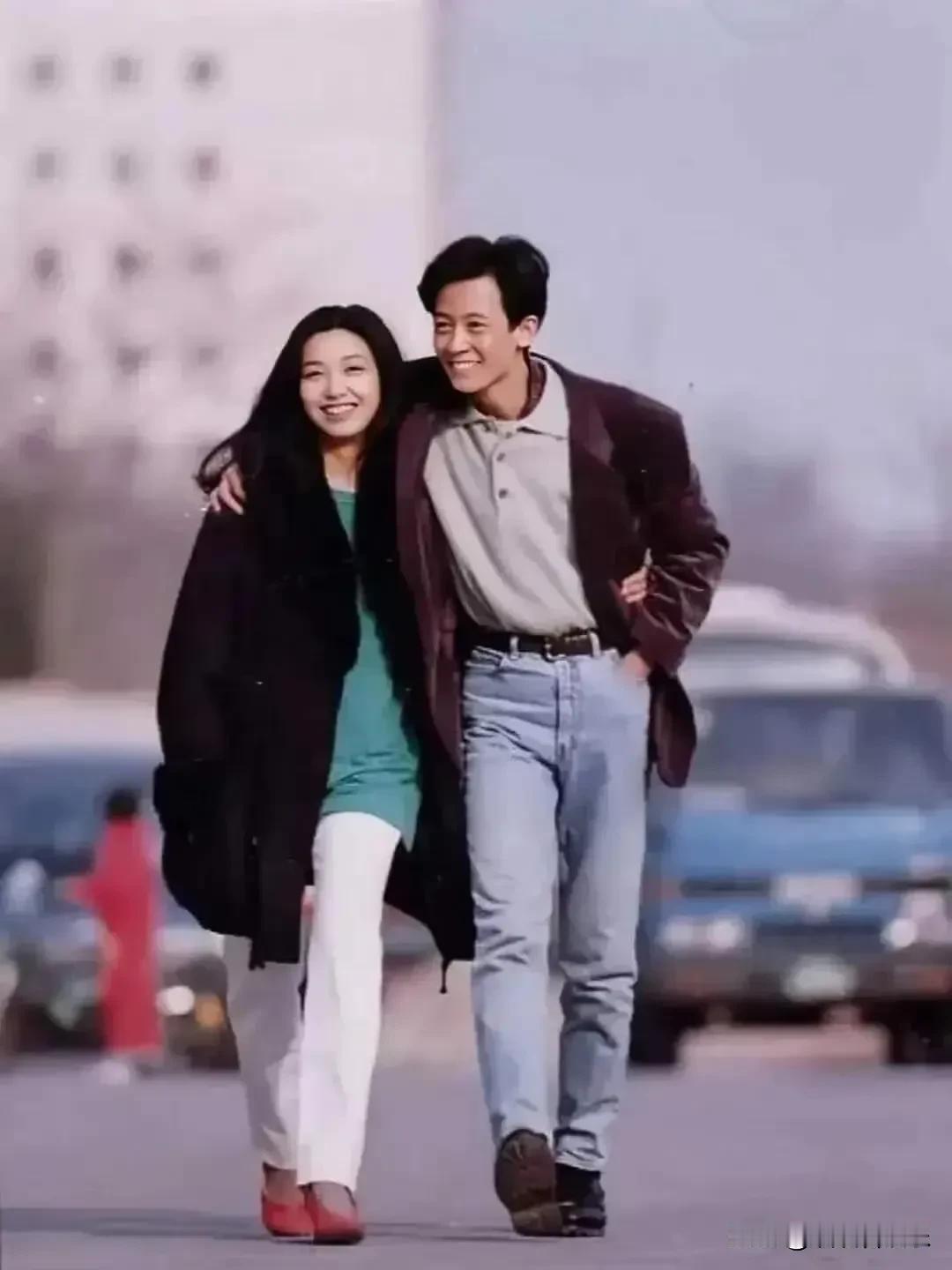 九十年代老照片，那时正风华正茂，能认识这两位演员，证明你不是一般人，特别是这个男
