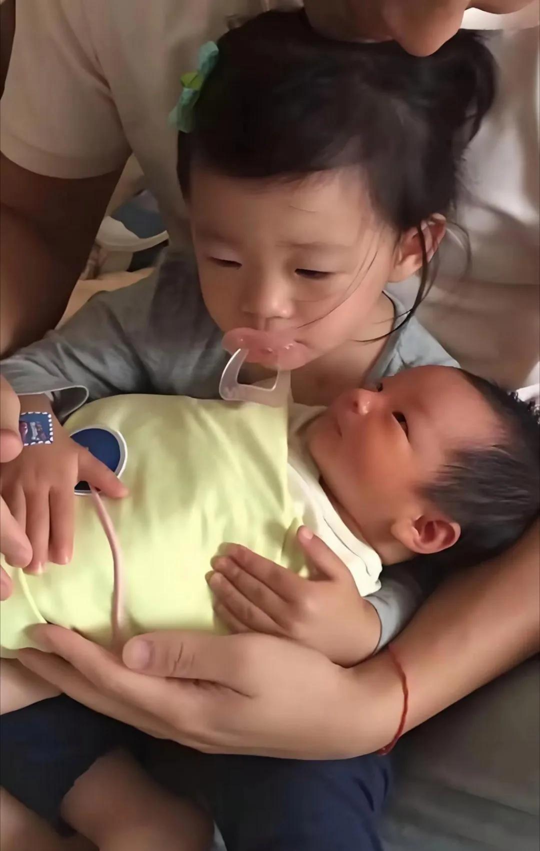 玥玥、箖箖准备回北京了！孩子的台北亲人同意了！她们表示：孩子本应归父亲汪小菲，就