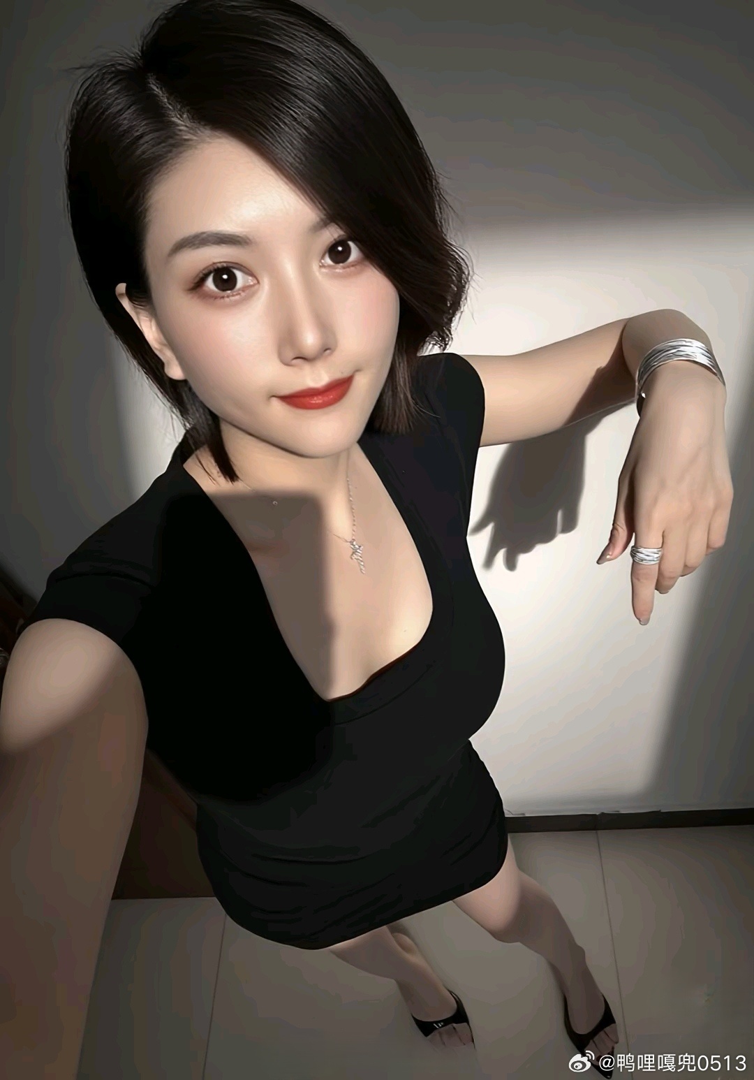 穿搭时尚穿搭今天穿什么ootd 黑色包臀裙好看还是褐色好看 