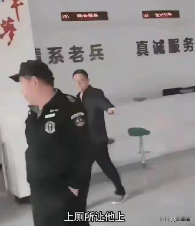 工作人员一句“让他上”救了单位，但是保安的傲慢，到底毁了谁？
 
4月17号下午