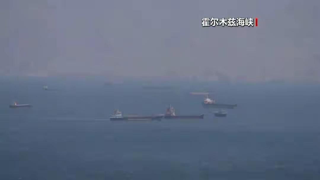 突发！
动手了！
一艘油轮在阿联酋附近海域遭不明飞弹袭击！
事发地点在阿联酋富查