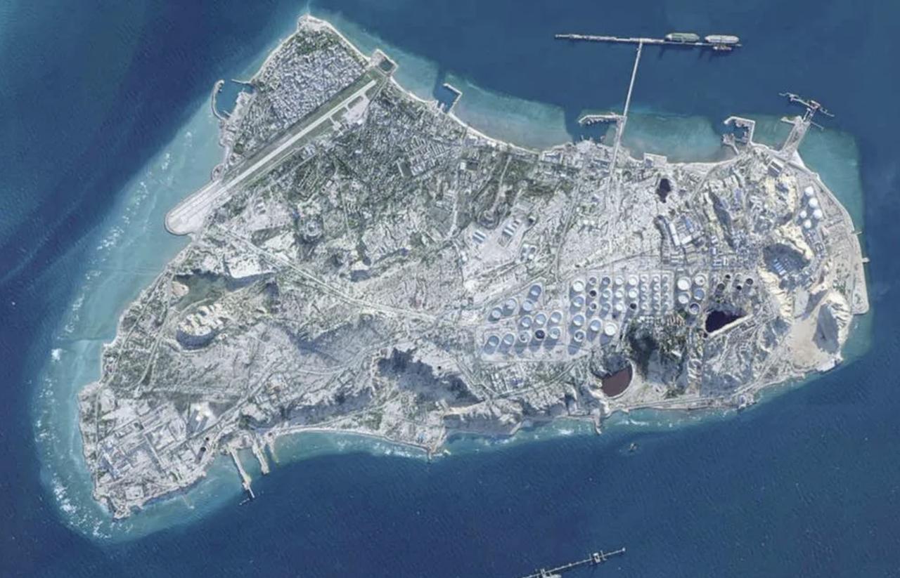 2026年3月，又发生了一件奇怪的事，美以正在给伊朗干仗的同时，波斯湾的一个小岛