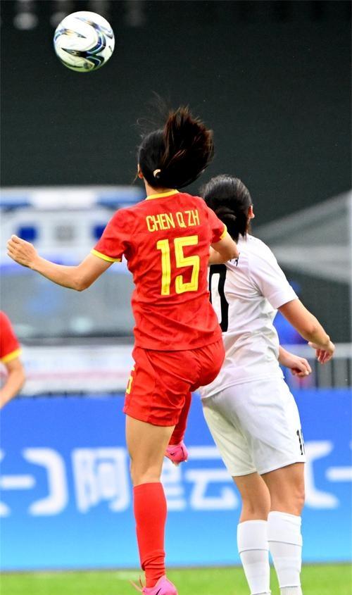 北青体育报道，中国女足亚运选拔不是主教练单方面说了算。谁在主导球员的选拔？
报道