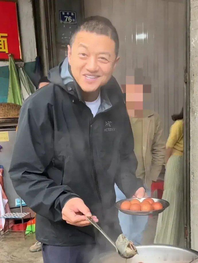 王菲慧眼识人啊，谢霆锋还是当初她爱的样子，李亚鹏已经不是当初的他了！ ​​​