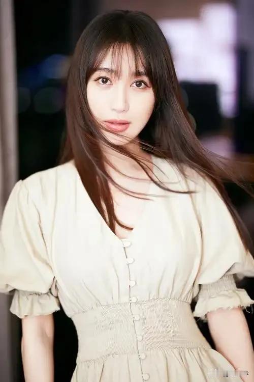 李菲儿长的更好看一些，没有成为黄太太，未必不是一件好事