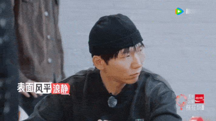 贺峻霖晒脚趾打响指粉丝：这谁啊，我认识你吗？ 五十公里桃花坞