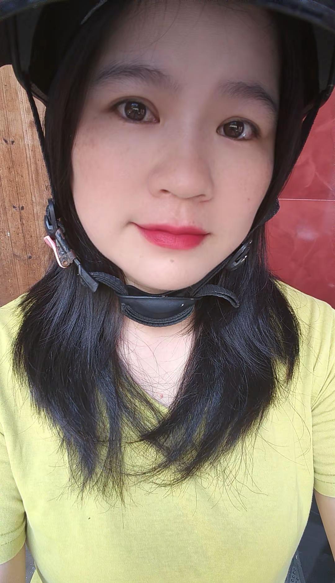 一年好快，浅秋，薄念，有些人来了又去，有些人近了又远！是喜是忧，这一年又过去一半