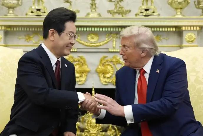 正在华盛顿访问的韩国总统李在明，面对美国镜头放话，首次承认已调整对华路线，首尔将
