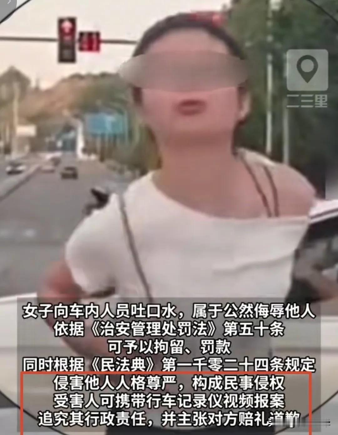 重庆女子拦车让自家车加塞后续来了： 已被行政拘留，其丈夫邓某驾车违反禁止标线和交