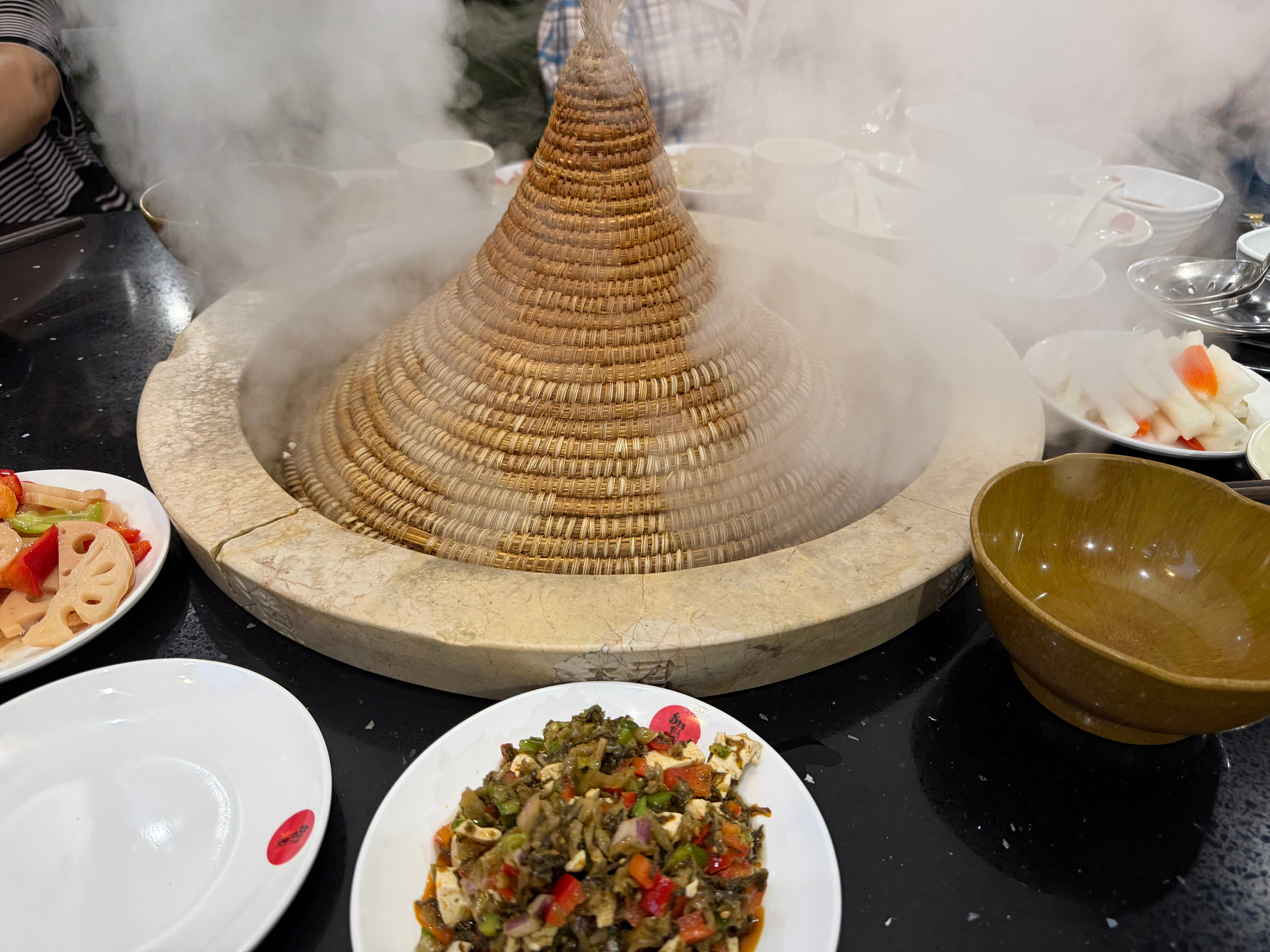 虽然今天没跑好但是今天吃好了现在的酒量，也就两瓶啤酒 保定
