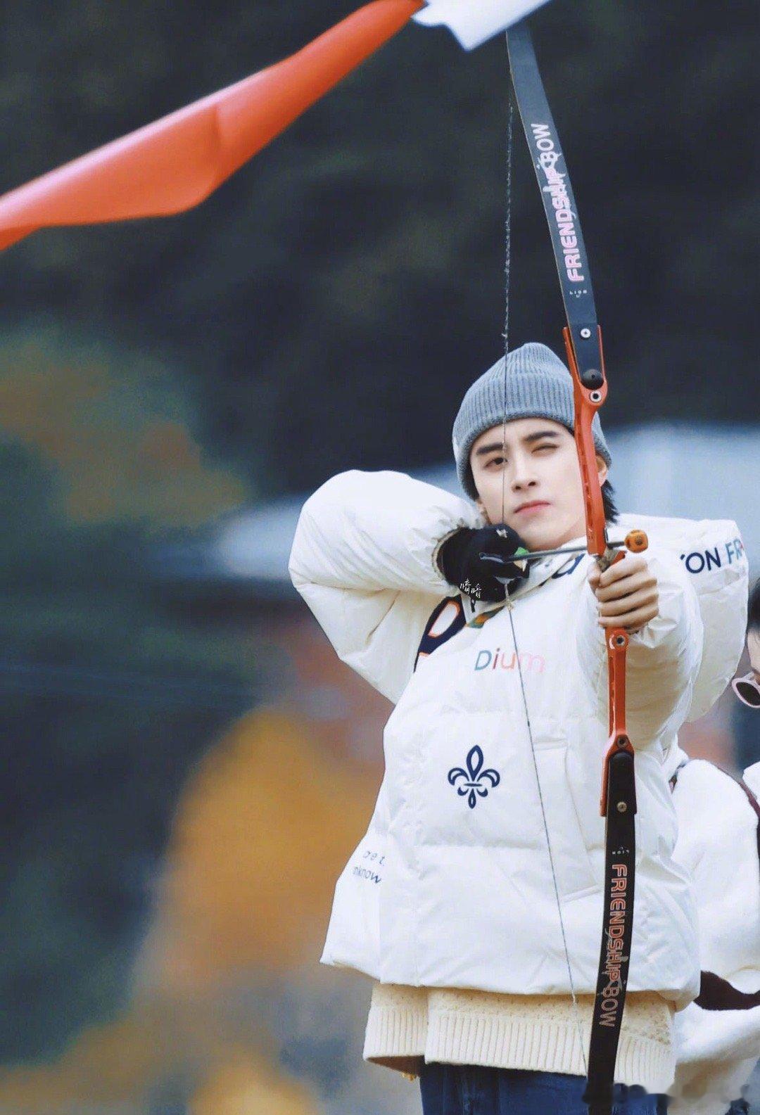 敖瑞鹏自驾听的曲好特别啊奔跑吧 敖瑞鹏开车听歌口味太特别！自称“大杂烩”爱好者，