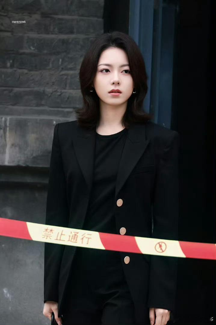 赵今麦短发镜头表现力赵今麦内娱甜妹转型天花板短发加持下的麦麦太绝了🔥眼神坚定有