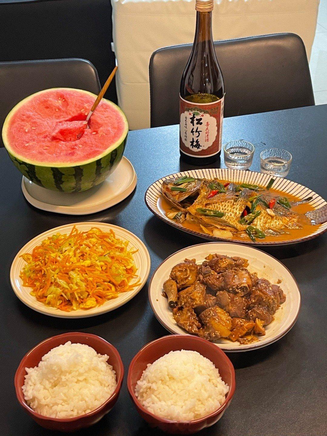所有家务里面最需要时间管理的一定是做饭，特别是做一家子的饭。因为做菜不是简单的把