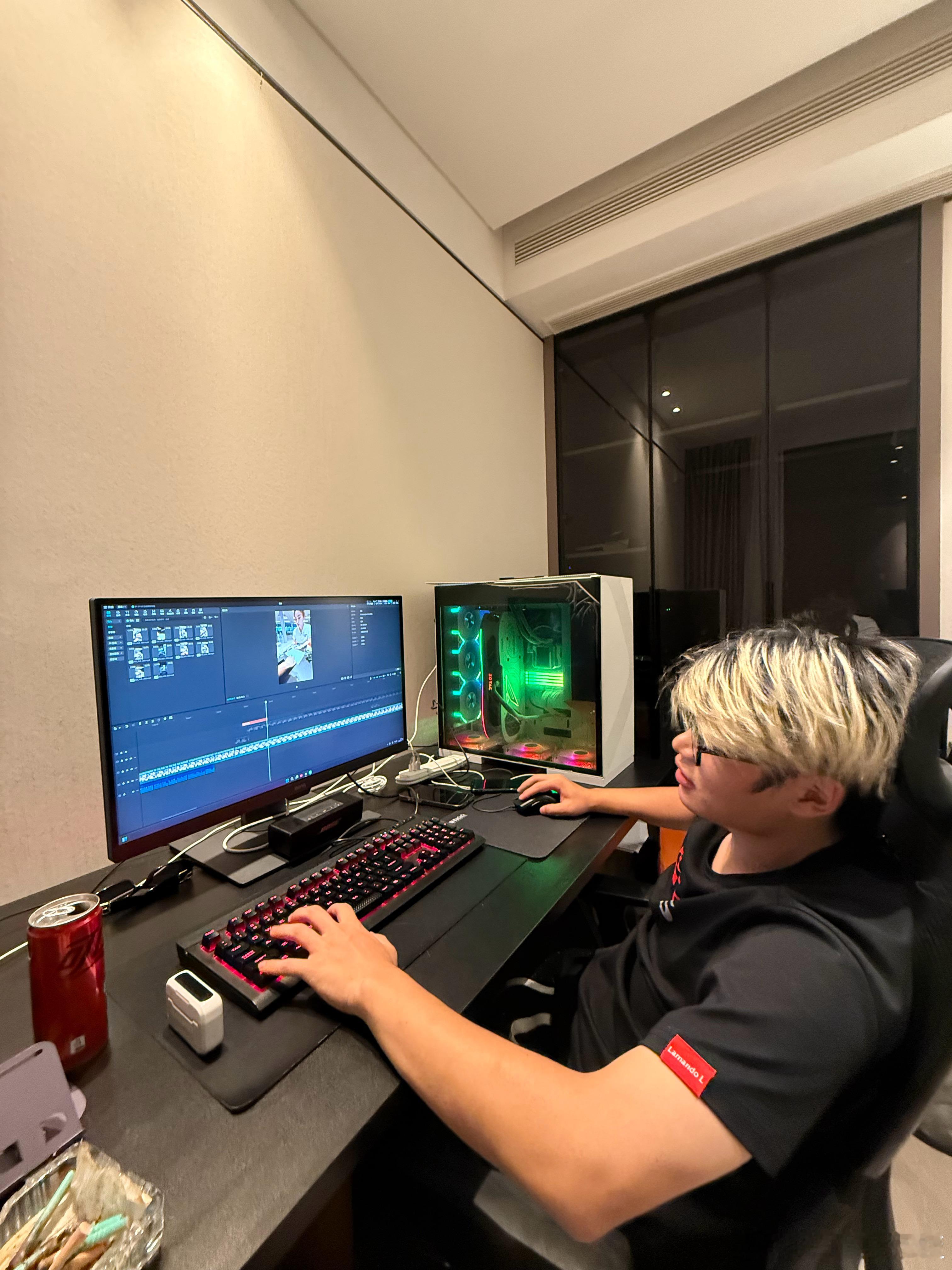 卷卷更健康 效率至上 今儿通宵 期待明天出片[污]跟姚老板混一天吃9顿[超话] 