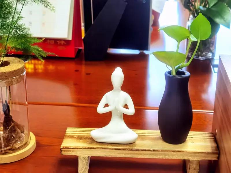 职场修行的本质：核心不在表面的忙碌喧哗，而在视野、定力、行动与收敛之间的动态平衡