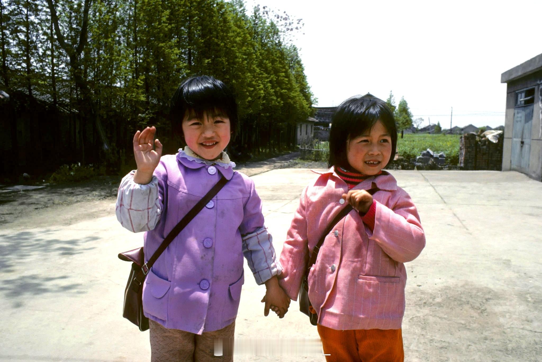 1984 上海小小姐妹#幻彩沪上往视# ​​​
