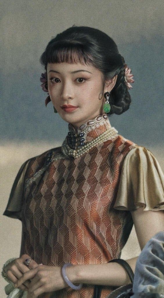 周洁琼千里江山图里的造型，眉毛很还原那个年代，她还挺适合民国造型。 