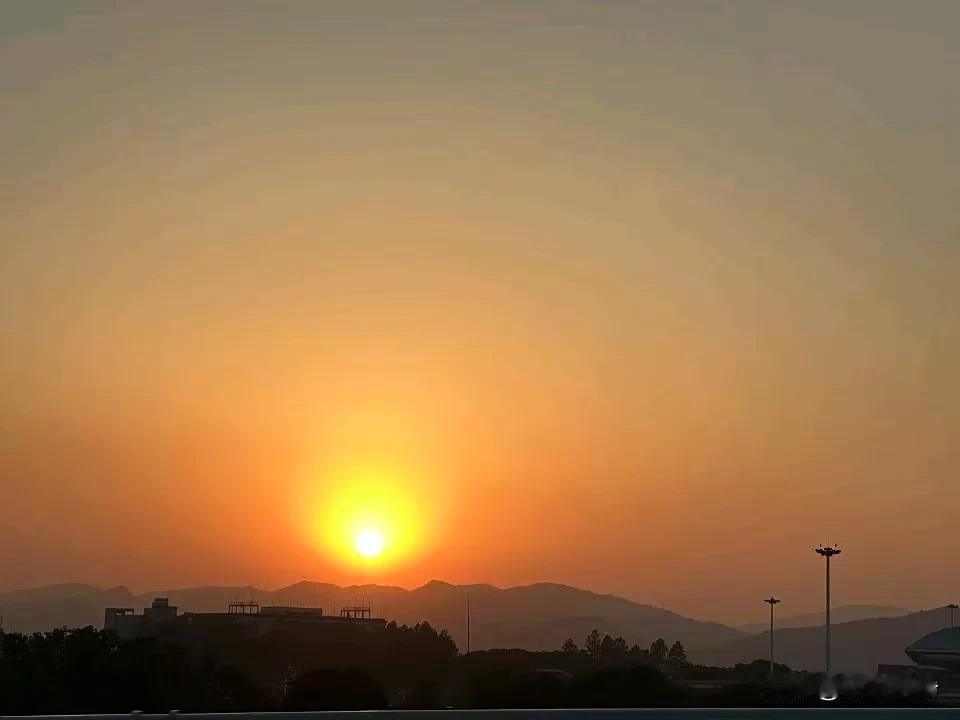 当你意识到你决定自己未来时，
你就能更充分地体验人生。
When you rea