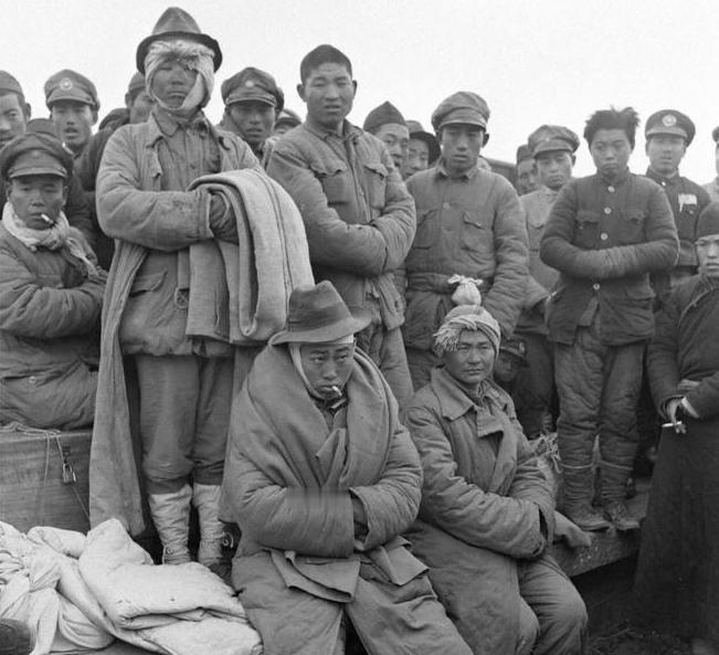 1947年8月，盐城的夜很沉。城头风声萧瑟，守军师长李铁民站在城墙上，望着远处火