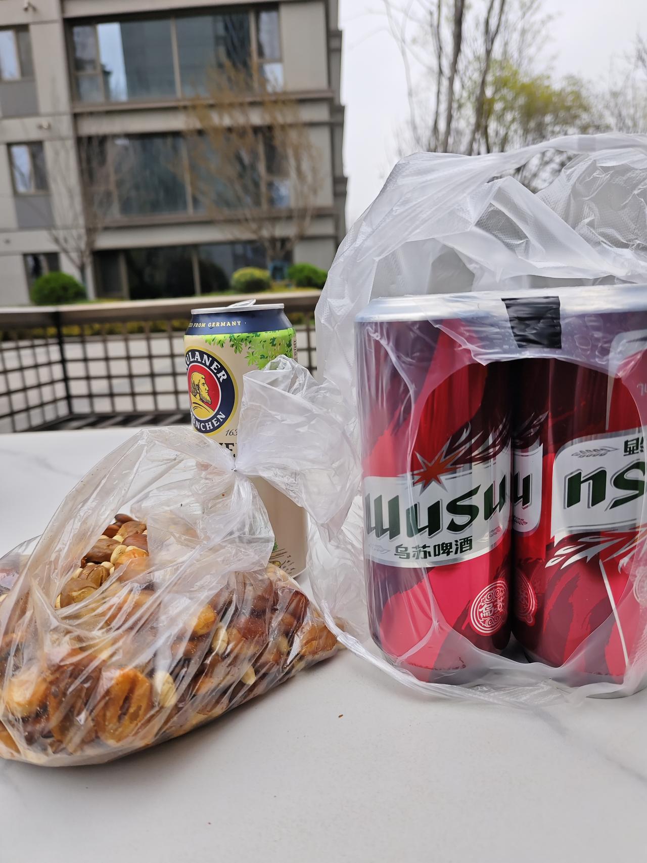 一进入四月，我的“啤酒季”就开始了。持续到国庆节以后，再切换回“白酒季”。如此循