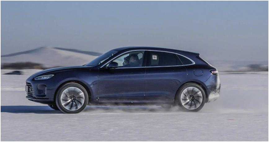 实测续航超实在！问界新M5 Ultra让春节长途出行省心又省钱
春节返乡最怕啥？