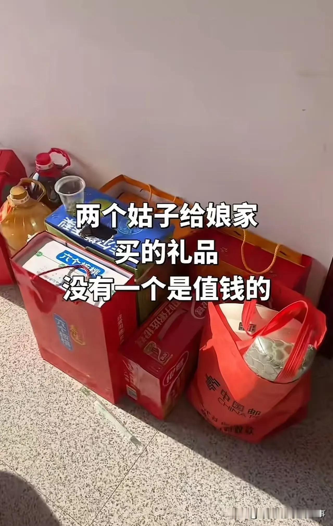 这波吐槽一出来，评论区直接吵翻了——真的太真实了！
 
大年初二回娘家，本来是团