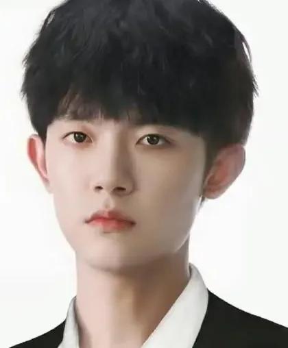 李明德显然已经不顾及任何人了
现在有3条路可以走:

1被zi本强制拉下来，然后