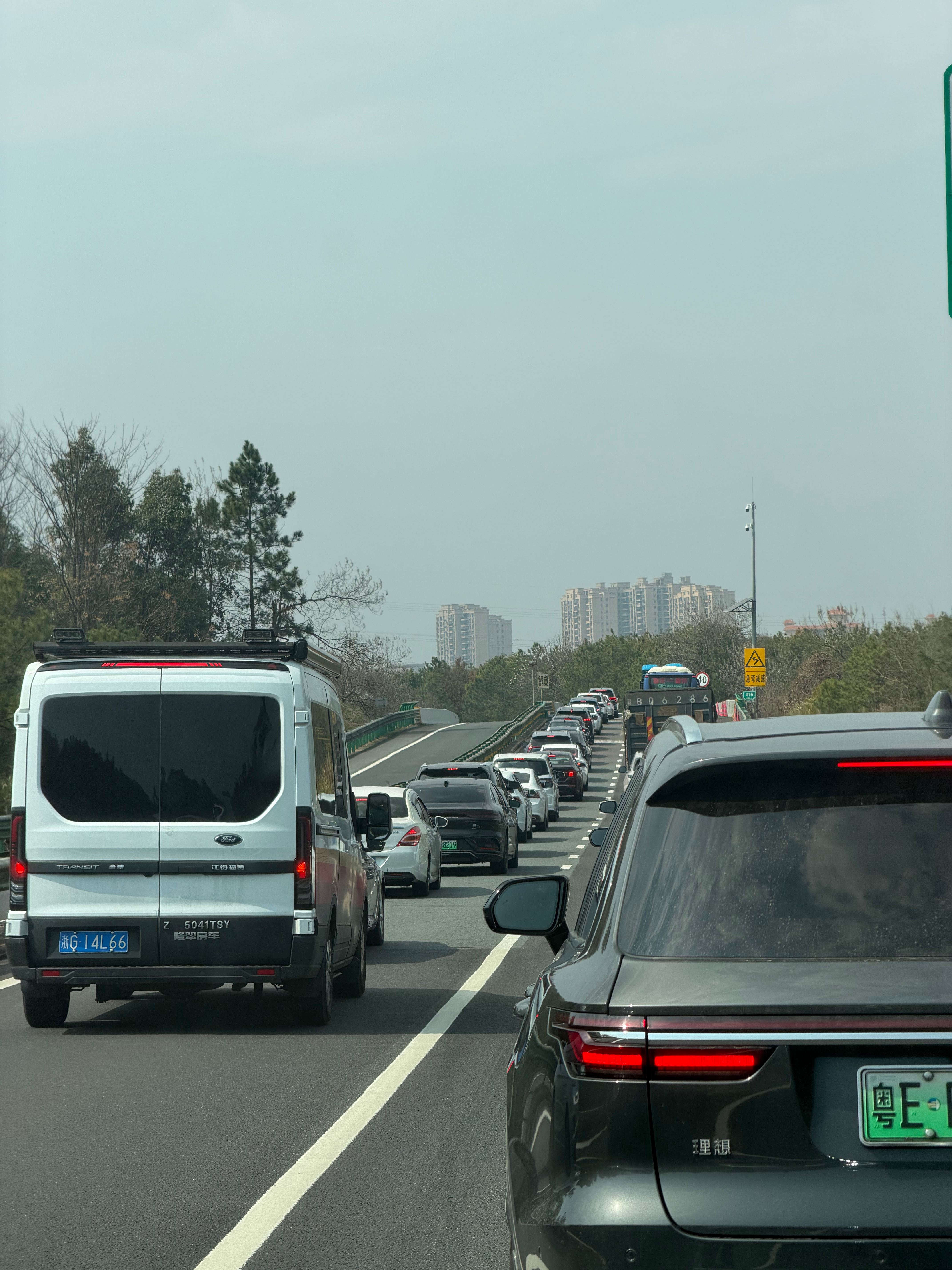 初五返程，车流量挺大，跑不快。 