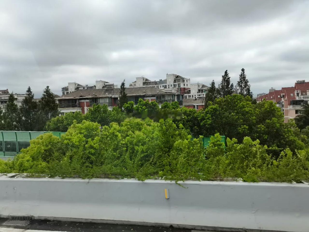 上海气温不足30度～