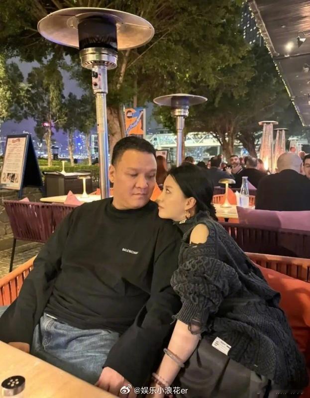 李嘉格否认与车澈复合李嘉格车澈是和平离婚的 李嘉格在直播中被问到：“你和车总和好