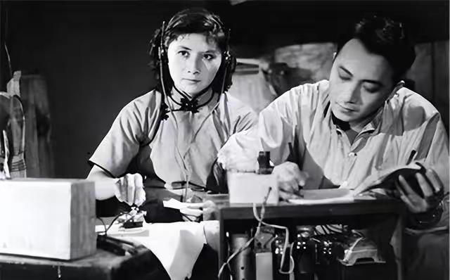 1937年，地下党员涂作潮与邻居打牌，闲聊中，邻居突然不说话，还凑到他耳边，轻声