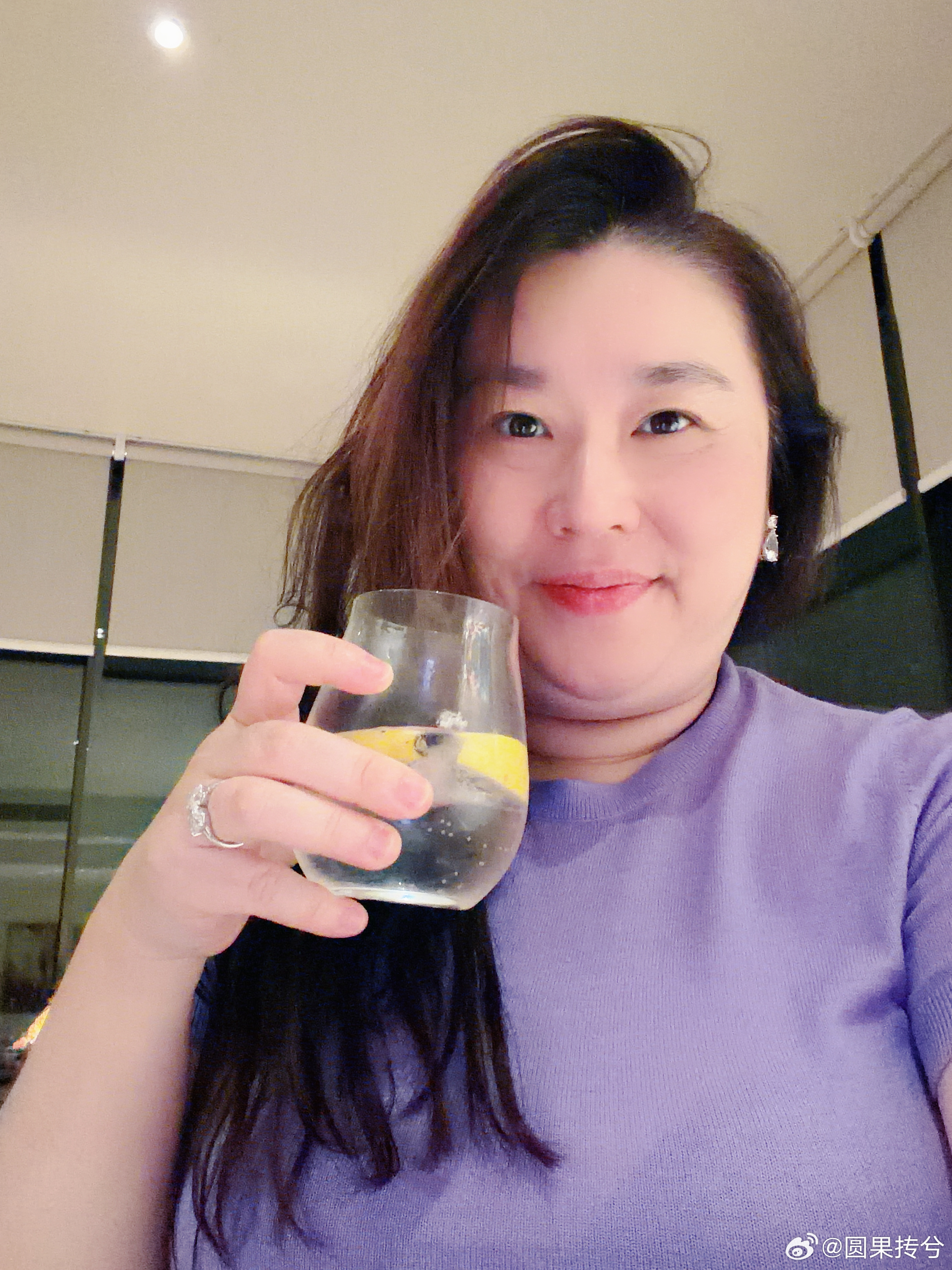 晚餐：苏格兰坎布雷生蚝🦪，奥克尼扇贝、烟熏巴巴里鸭沙拉，盐沼羔羊、康沃尔柠檬比
