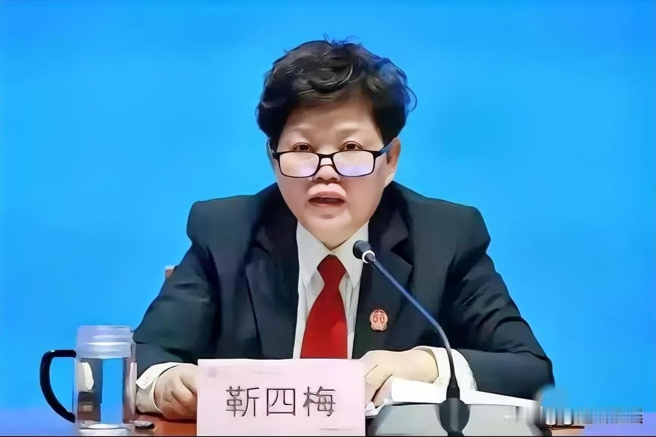 不查不知道
一查惊掉下巴[泪奔]
真是人不可貌相
靳四梅，1964年生于河南延津