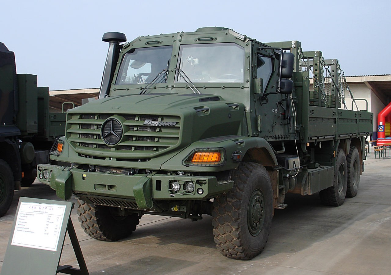 乌克兰国防部长杰尼斯·什米加尔宣布，乌克兰与德国签署了价值超过12亿€军事合作协